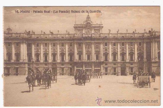 Postcards: TARJETA POSTAL DE MADRID.16. PALACIO REAL- LA PARADA- RELEVO DE LA GUARDIA. EDICION EXTRA MADRID.