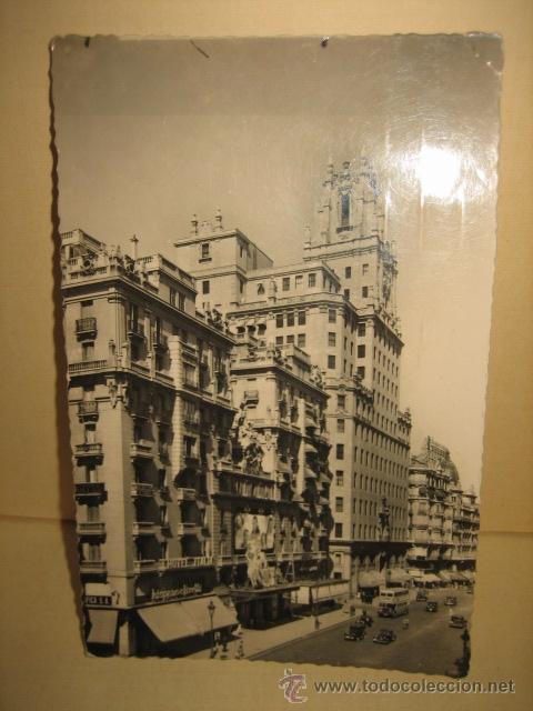 Postkarten: 33.-MADRID  LA TELEFONICA Y GRAN VIA  CIRCULADA Y FECHADA 1953  EDICIONES DOMINGUEZ