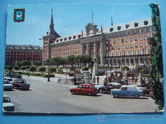 Postais: POSTAL DE MADRID. AÑO 1968. MONCLOA Y MINISTERIO DEL AIRE. COCHES DE ÉPOCA. 886.