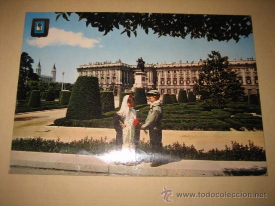 Postkarten: N&ordm; 149.MADRID  PALACIO REAL Y PAREJITA TIPICA  CIRCULADA 1976 EDICIONES ESCUDO DE ORO