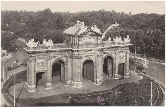 Postales: MADRID.- PUERTA DE ALCAL&Aacute;. (1958). - Foto 1