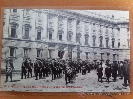 Postais: MADRID- PALACIO REAL. RELEVO DE LA GUARDIA ALABARDEROS. REVERSO SEGUNDA EPOCA,