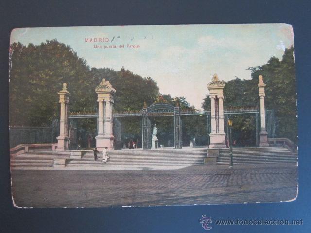 Postales: POSTAL MADRID. UNA PUERTA DEL PARQUE. - Foto 1