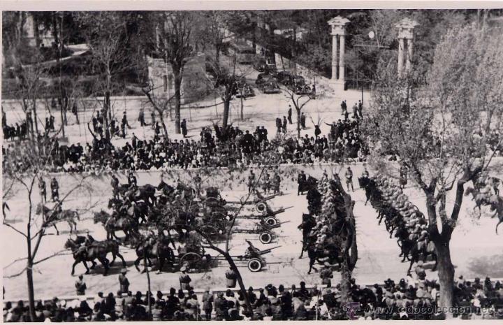 Postcards: MADRID.- POSTAL FOTOGR&Aacute;FICA DESFILE POR LA CASTELLANA- MEDIDAS 13,5 X 8,5 CMS
