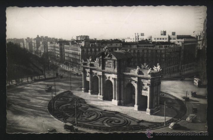 Postales: A-1832- MADRID. PUERTA DE ALCAL&Aacute; - Foto 1