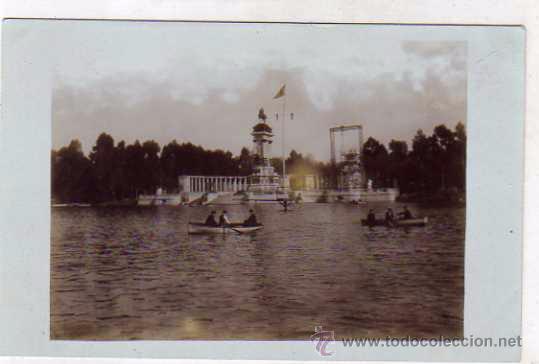 Postales: Postal fotogr&aacute;fica. Embarcadero del parque del Retiro. Sin circular. No figura editor.