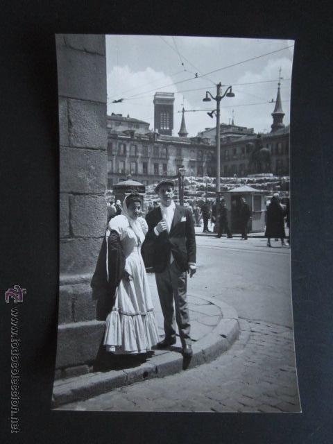 Postales: POSTAL MADRID. UNA PREJA T&Iacute;PICA. - Foto 1