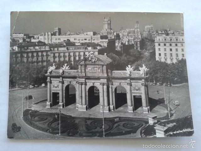 Postales: POSTAL -- MADRID - PUERTA DE ALCALA -- USADA -- - Foto 1