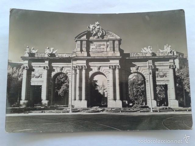 Postales: POSTAL -- MADRID - PUERTA DE ALCALA -- USADA -- - Foto 1