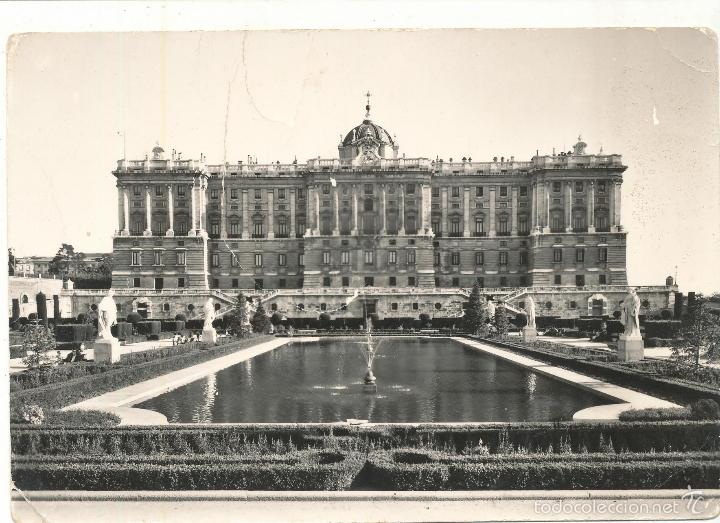 Postales: Madrid.- Palacio Real.  Fechada en 1956. - Foto 1