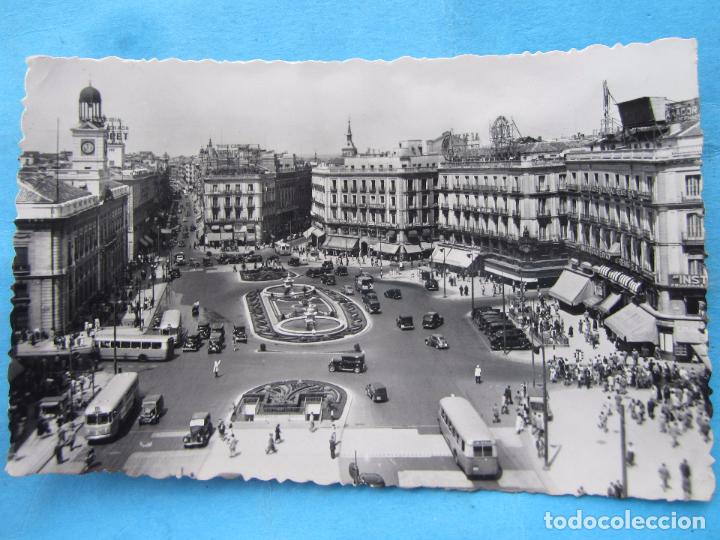Postales: madrid ,  83  puerta del sol , circulada - Foto 1