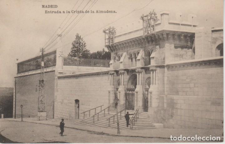 Postales: MADRID. ENTRADA A LA CRIPTA DE LA ALMUDENA ... SIN CIRCULAR - Foto 1