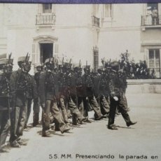 Postales: POSTAL MONARQUIA MADRID EL PARDO SS.MM. ALFONSO XIII PRESENCIANDO LA PARADA ED M.P. PERFECTA CONSERV