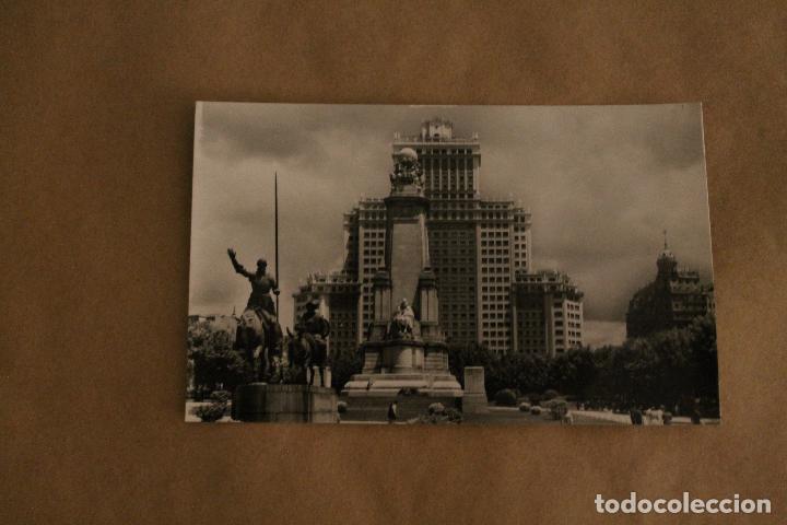 Postales: POSTAL ANTIGUA MADRID, MONUMENTO A CERVANTES Y EDIFICIO ESPA&Ntilde;A, CIRCULADA - Foto 1