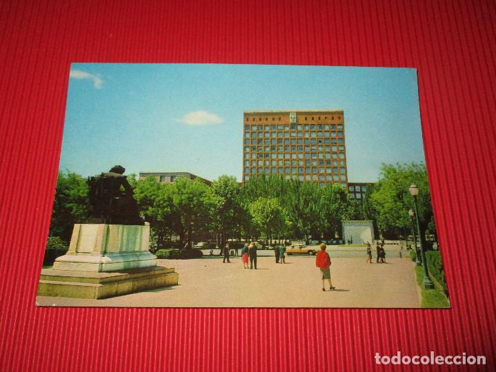 Postales: MADRID - MONUMENTO A VELAZQUEZ Y EDIFICIO SINDICATOS - 203 - ESCRITA - BEASCOA - Foto 1