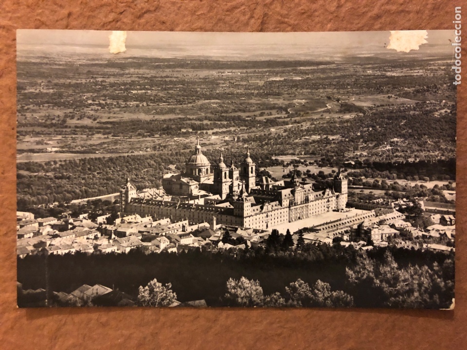 Postkarten: EL ESCORIAL, VISTA GENERAL. POSTAL CIRCULADA EN 1957. DOM&Iacute;NGUEZ N&deg; 17.
