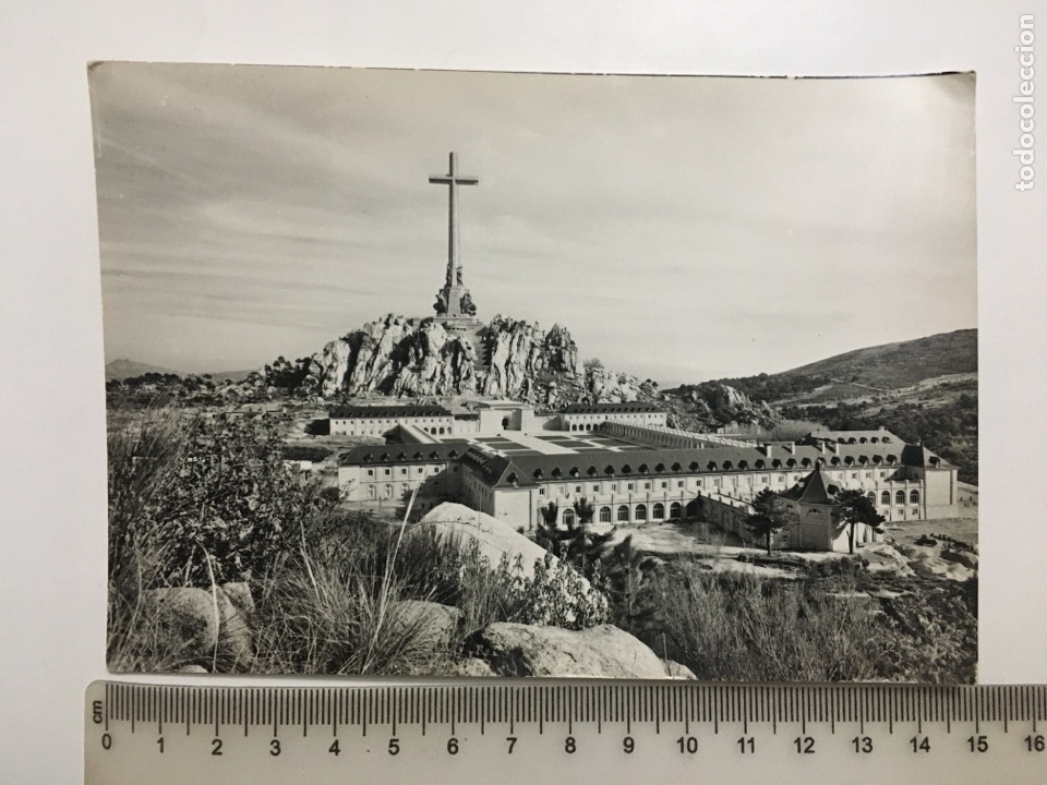 Postcards: POSTAL. STA. CRUZ VALLE DE LOS CA&Iacute;DOS. LA CRUZ. EDIT. PATRIMONIO NACIONAL. H. 1960?.