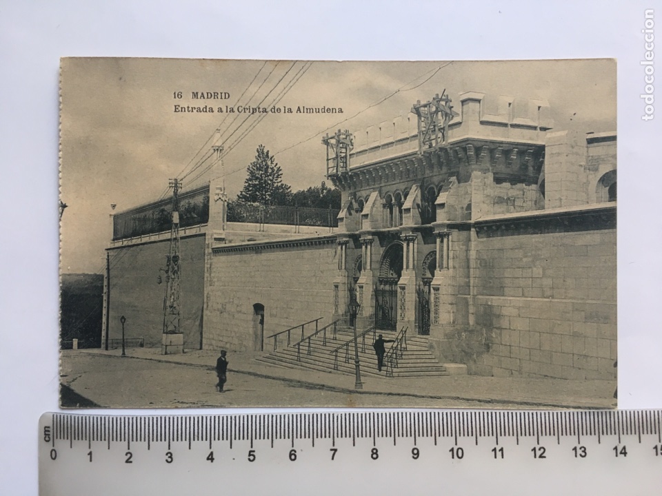 Postales: POSTAL. MADRID. ENTRADA A LA CRIPTA DE LA ALMUDENA. HAUSER Y MENET. H. 1925? - Foto 1