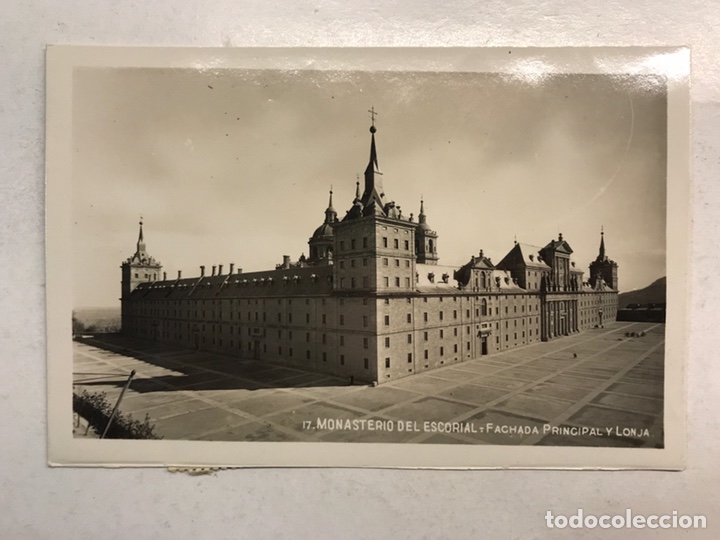 Cartes Postales: MONASTERIO DEL ESCORIAL. Postal No.17, Fachada Principal y Lonja.., (h.1950?) Circulada..