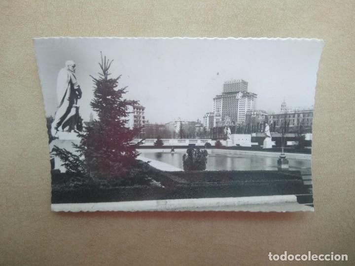 Postales: Postal madrid, jardines de palacio y edificio de la plaza de espa&ntilde;a - Foto 1