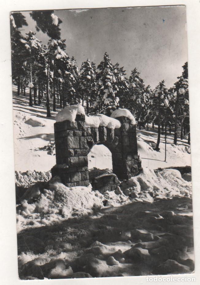 Postkarten: 202 Puerto de Navacerrada Fuente de los ge&oacute;logos. Circulada, sello desprendido.