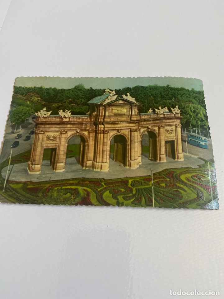 Postcards: Tarjeta postal de relieve serie 6 puerta de Alcal&aacute;