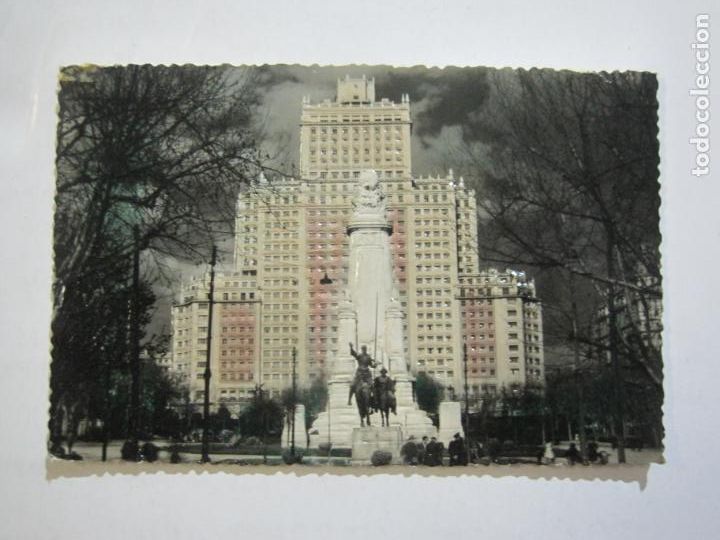 Postcards: MADRID-MONUMENTO A CERVANTES Y EDIFICIO ESPA&Ntilde;A-FOTO RELIEVE-POSTAL ANTIGUA-(77.031)