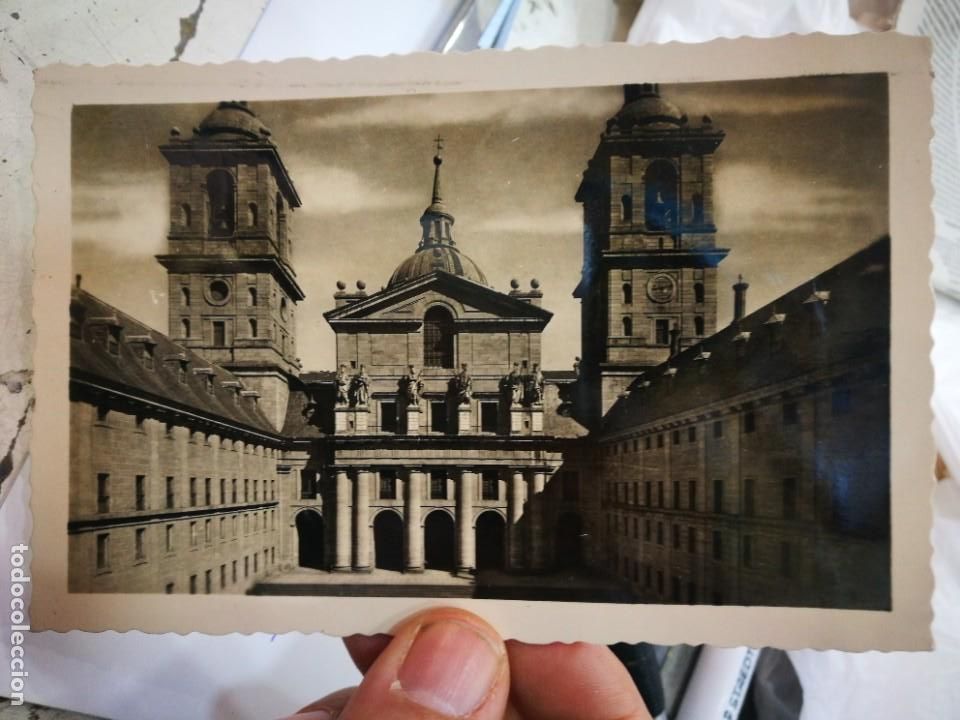 Postales: Postal Monasterio del Escorial Patio de los Reyes y Portada de la Iglesia N 17 ARRIBAS 1960 Circulad