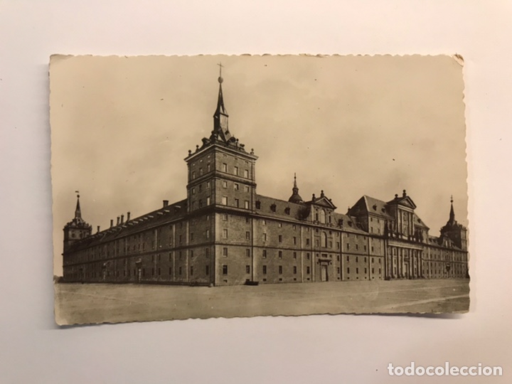 Cartoline: SAN LORENZO DE EL ESCORIAL. Postal No.4, . Fachada principal y &aacute;ngulo del Seminario (h.1940?)