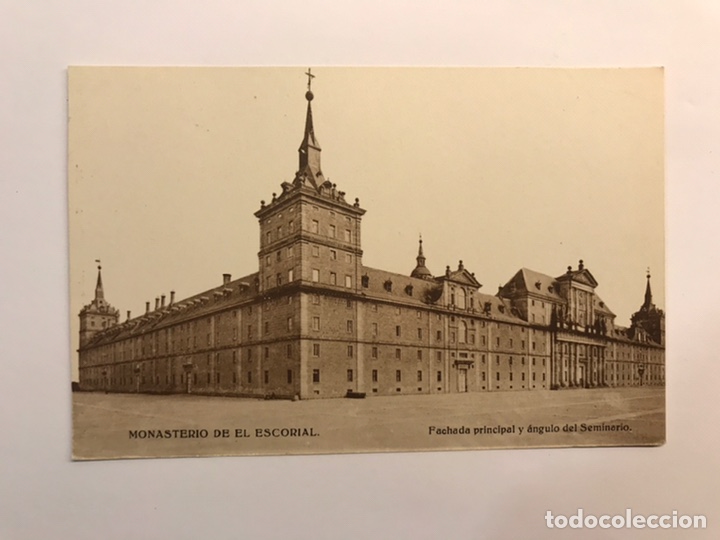 Cartoline: MONASTERIO DE EL ESCORIAL. Postal. Fachada principal y &aacute;ngulo del Seminario (h.1940?)