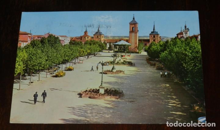Postais: FOTO POSTAL DE ALCALA DE HENARES, PLAZA DE CERVANTES, N. 2, ED. VISTABELLA, CIRCULADA.