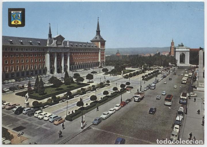 Postales: N&ordm; 34-MADRID. Ministerio del Airte y Arco del Triunfo. ED. DOM&Iacute;NGUEZ