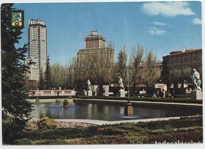 Postales: N&ordm; 75-MADRID. Jardines de Sabatini. Circulada en 1965. ED. DOM&Iacute;NGUEZ