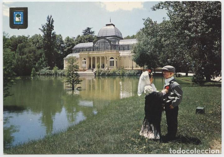 Postales: N&ordm; 150-MADRID. Palacio de Cristal y parejita t&iacute;pica. Escrita en 1970. ED. DOM&Iacute;NGUEZ