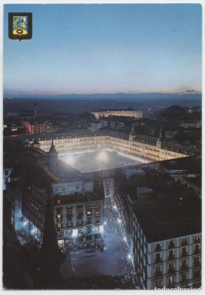 Cartes Postales: N&ordm; 91-MADRID. Plaza Mayor, al fondo Palacio Real. Vista nocturna. Escrita en 1969. ED. DOM&Iacute;NGUEZ