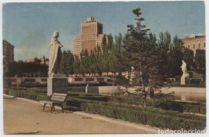 Cartes Postales: N&ordm; 30-MADRID. Jardines de Sabatini. Circulada en 1950. ED. HELIOTIPIA ART&Iacute;STICA ESPA&Ntilde;&Oacute;LA