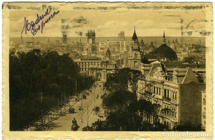 Postales: N&ordm; 8-MADRID. Vista parcial y Calle de Alcal&aacute;. Circulada con sello de la Rep&uacute;blica.
