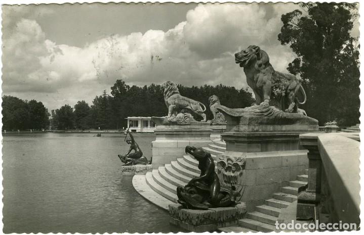 Cartoline: N&ordm; 26-MADRID. Parque del Retiro. Monumento a Alfonso XII. Circulada en 1951. ED. GARC&Iacute;A GARRABELLA