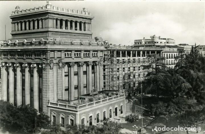 Postais: N&ordm; 52-MADRID. Patio del Ministerio de la Guerra y Banco Central. Sin circular. ED. POSTALES BEA