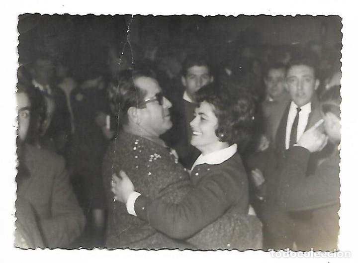Postcards: 48010-BONITA FOTOGRAFIA ANTIGUA DE- UNA PAREJA BAILANDO FOTO- BENITO - GUADARRAMA EN DICB. 1.965