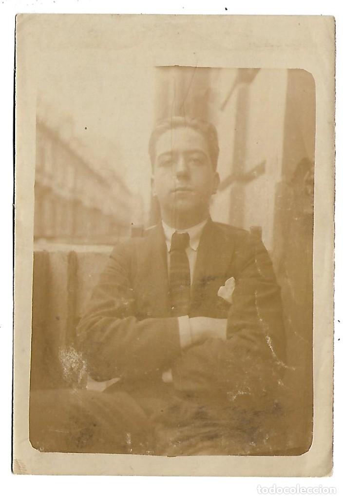 Postcards: 48010-BONITA FOTOGRAFIA ANTIGUA DE- UN CABALLERO EN UNA TERRAZA - FOTO- - - - - -
