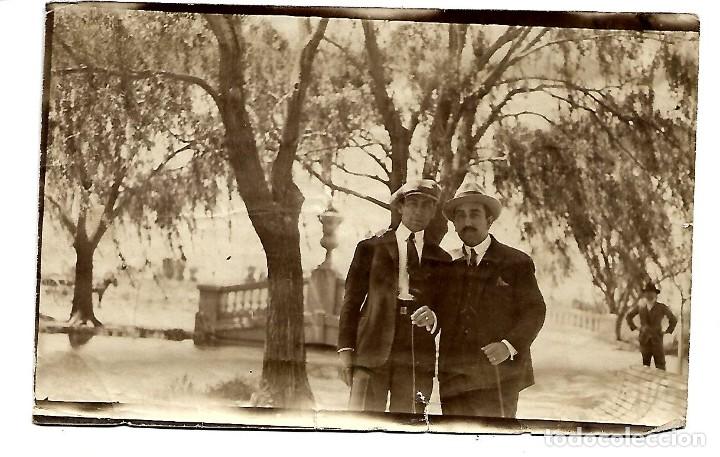 Postcards: 48010-BONITA FOTOGRAFIA ANTIGUA DE- DOS AMIGOS EN EL PARQUE - FOTO- - - - - -