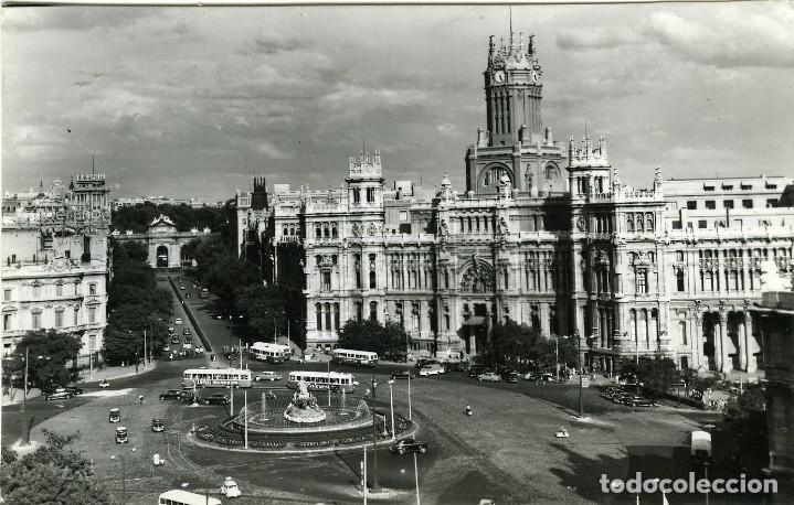 Cartoline: Serie a)-N&ordm; 26-MADRID. Plaza de la Cibeles. Circulada en 1950.