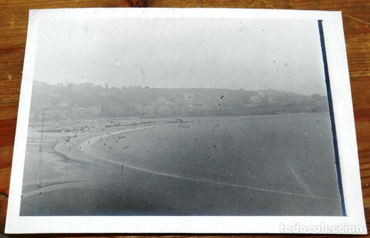 Postkarten: FOTOGRAFIA DE SAN SEBASTIAN, PARECE LA PLAYA DE LA CONCHA, A&Ntilde;OS 1920, MIDE 16 X 11,5 CMS.