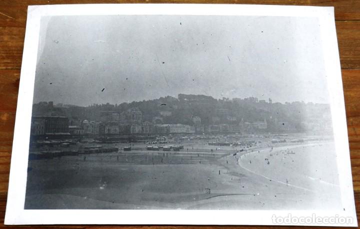 Postkarten: FOTOGRAFIA DE SAN SEBASTIAN, PARECE LA PLAYA DE LA CONCHA, A&Ntilde;OS 1920, MIDE 16 X 11,5 CMS.