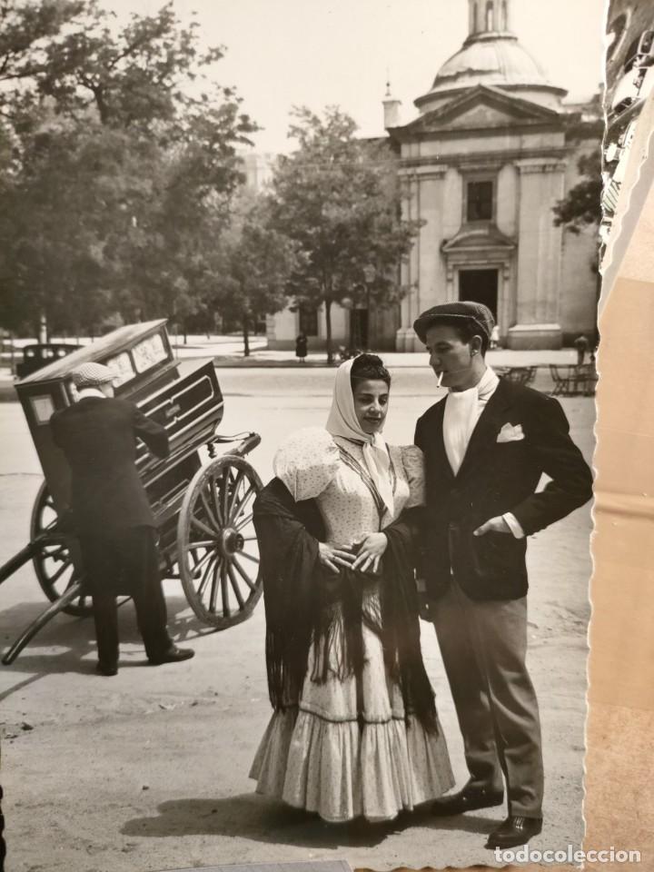 Postales: MADRID - UNA PAREJA TIPICA - Foto 1