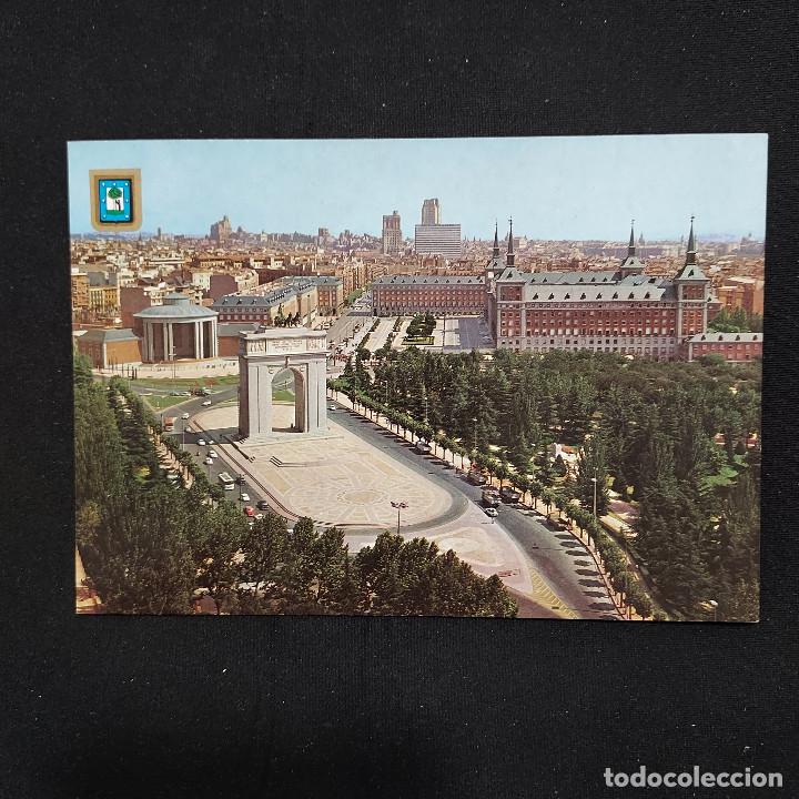 Postales: POSTAL MADRID ARCO DEL TRIUNFO Y VISTA GENERAL. 1968. SIN CIRCULAR. Nº 105 buen estado - Foto 1 - 312372038