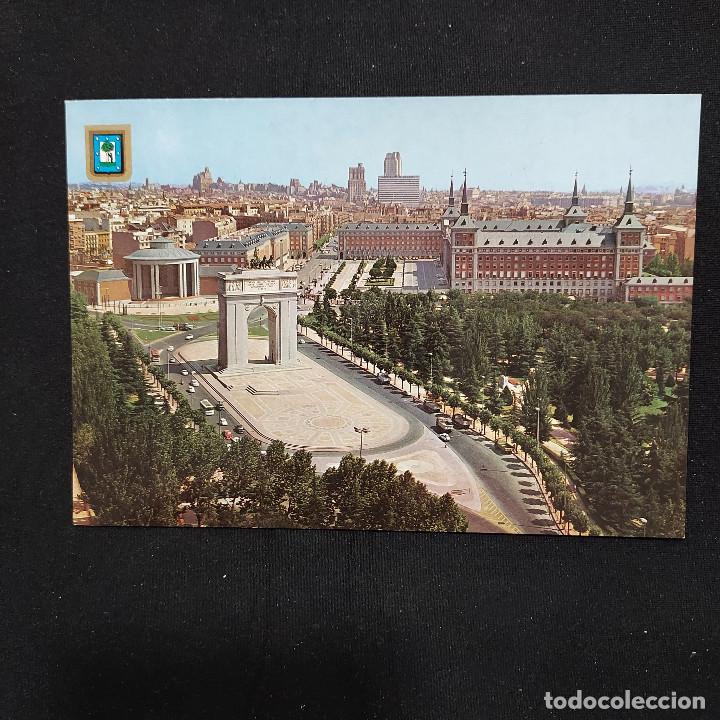 POSTAL MADRID ARCO DEL TRIUNFO Y VISTA GENERAL. 1968. SIN CIRCULAR. Nº 105 BUEN ESTADO OTRA (Postales - España - Madrid Moderna (desde 1940))