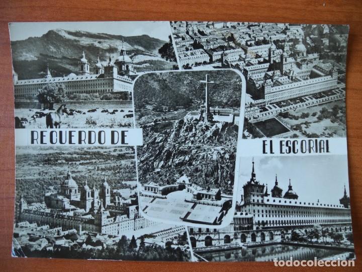 Postales: Recuerdo del Escorial. El Escorial y valle de los caidos. Ed. Dominguez. Circulada