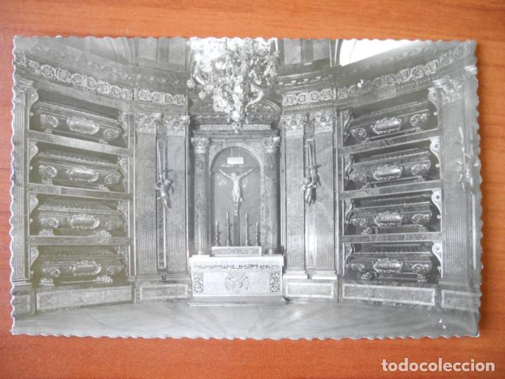 Postais: El Escorial. Monasterio. Pant&oacute;n de los Reyes. n. 17. Nueva sin circular.